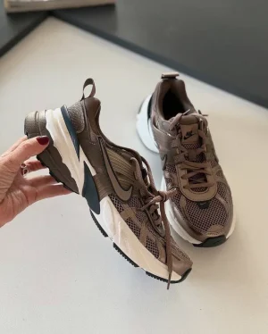 کتونی دخترانه نایکی وی تو کی ران nike v2k run